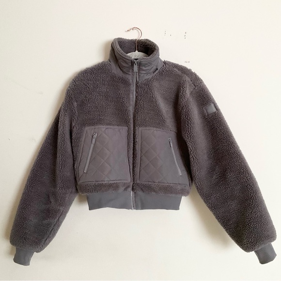 Alo Yoga Sherpa Edge Bomber Fog S - Picture 5 of 16